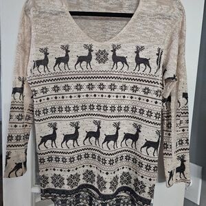WOMENS LIGHT WEIGHT REINDEER SWEATER! SIZE MED! WORN ONCE!